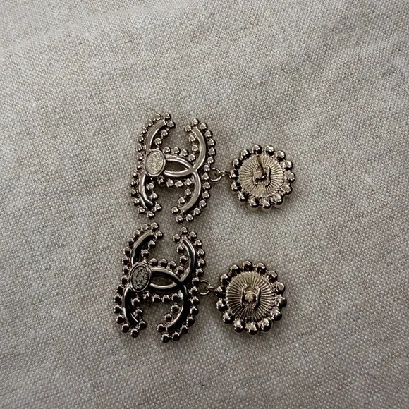 💗Chanel Pink Cabochon CC Crystal Drop Earrings✨ - Picture 10 of 12